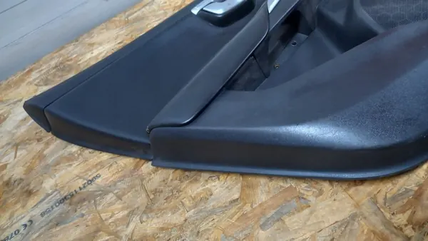 Linke hintere Türverkleidung Volvo V40 II image 2