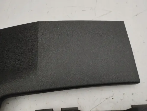 Renault Megane E-Tech 2022 Tunnel-Seitenabdeckung OEM E6399354 image 10