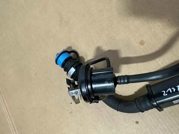 AdBlue-Einfüllstutzen OEM A2134700200 für Mercedes E-Klasse W213 image 5