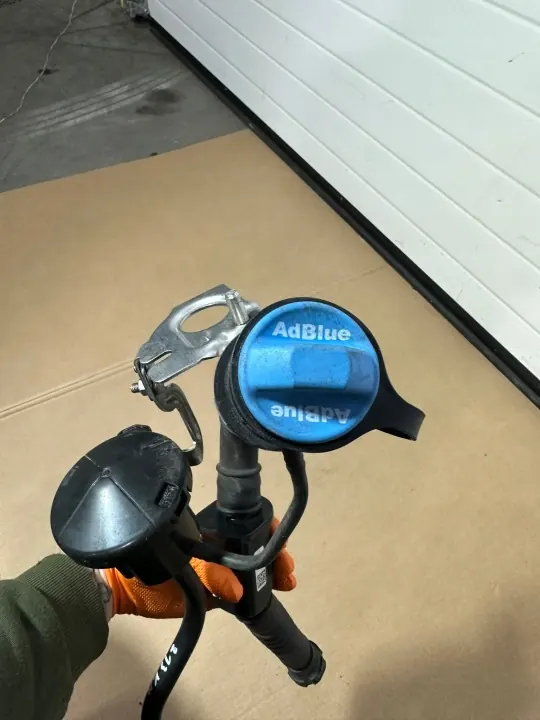 AdBlue-Einfüllstutzen OEM A2134700200 für Mercedes E-Klasse W213 image 6