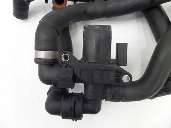 Bomba de agua Audi EV700 - Pieza OEM usada image 3