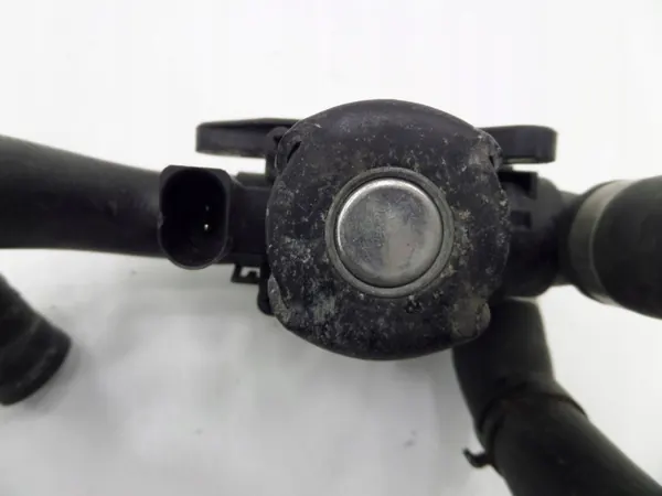 Bomba de agua Audi EV700 - Pieza OEM usada image 4