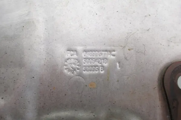 OEM 04893677AC lämpösuoja Jeep Wrangler JL:lle image 3