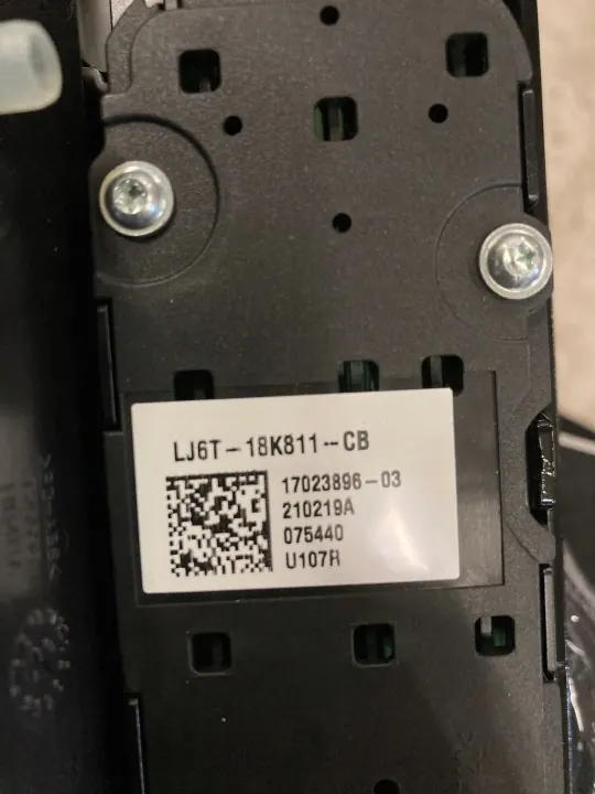 Radio-Knopfleiste OEM LJ6T-18K811-CB Ford Escape image 3