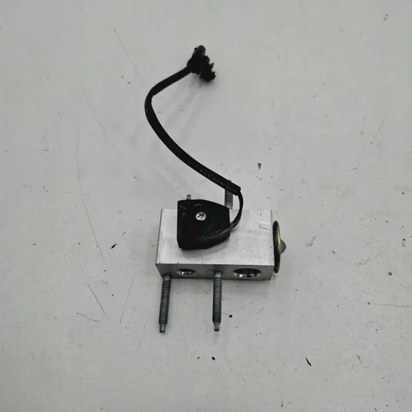 Válvula de expansão A/C Peugeot OEM T99085BB - Usado image 2