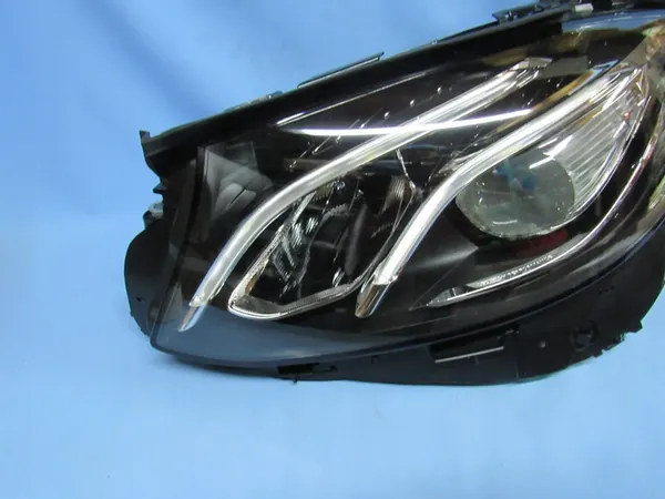 Linker Mercedes W213 Performance Pre-Facelift image 2