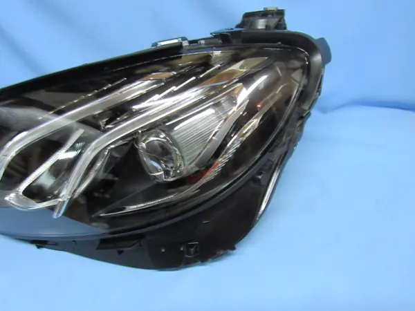 Linker Mercedes W213 Performance Pre-Facelift image 3