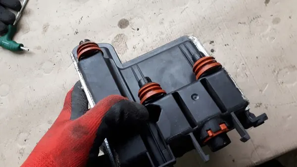 Öljyseparatori Audi S7 S6 4.0 TFSI image 9