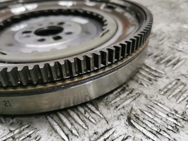 Volante Skoda Octavia Mk4 2024 OEM 04C105266H image 3