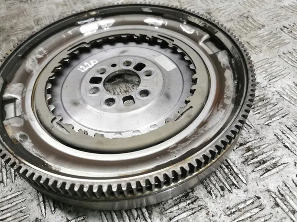 Volante Skoda Octavia Mk4 2024 OEM 04C105266H image 4