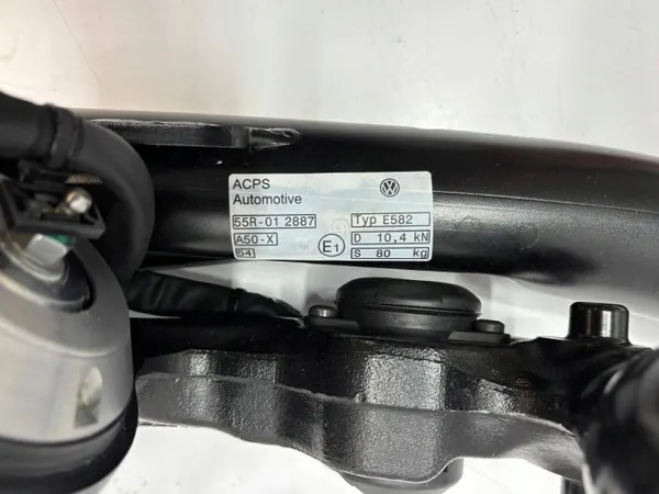 Crochet de remorquage VW Golf VIII OEM 5H9803881E - Occasion image 6