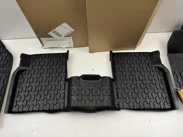 Alfombras de goma Jeep Compass OEM 82214651AC image 3