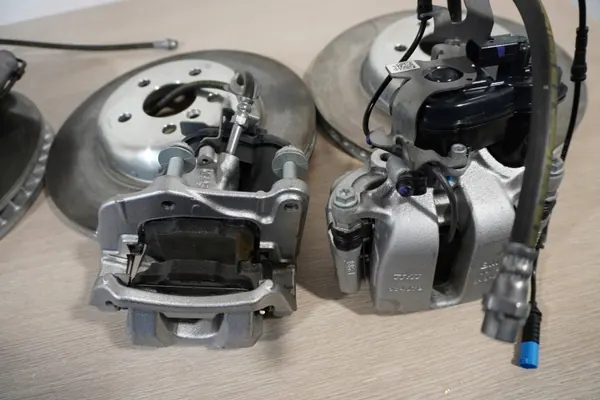 Bromsok Set OEM 6880075 för BMW G05 G06 G07 image 6