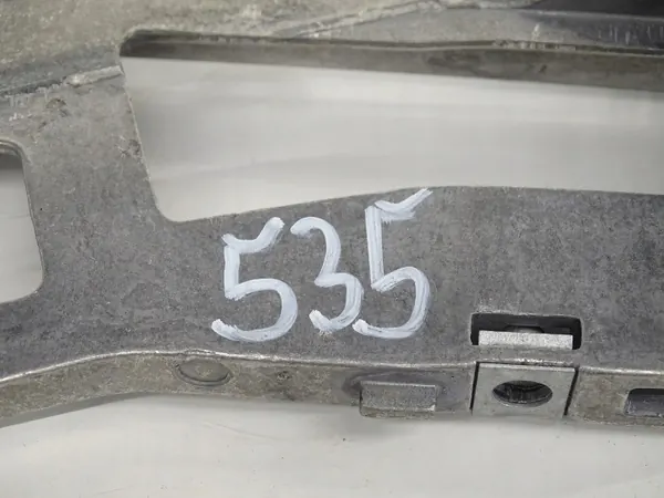 Keskikyynärnoja Audi Q3 8U OEM 8U0864283A Musta nahka image 5