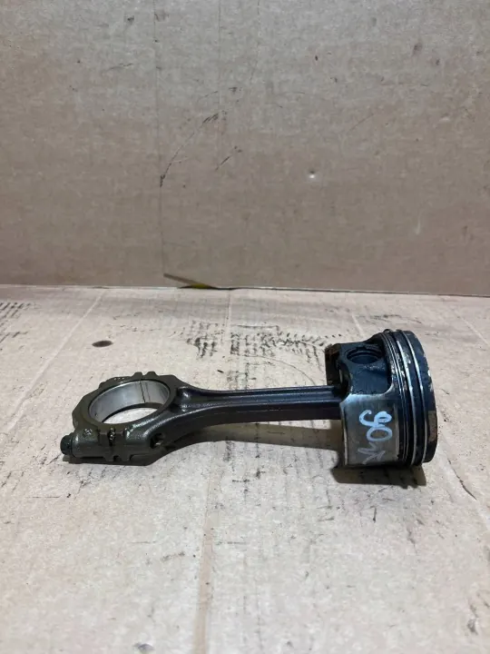 Pistón de motor usado OEM AWJ1394 para VW Golf VI image 3