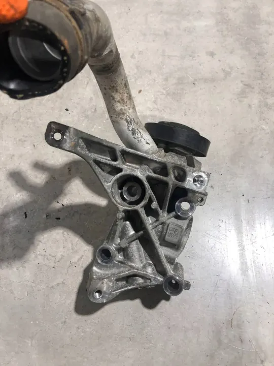Ohjauspumpun kiinnike OEM 059145169CL Audi image 3