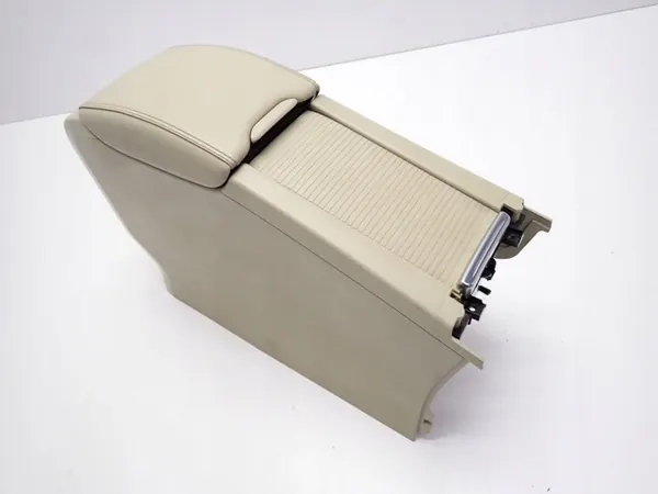 OEM 30755596 30755732 Volvo S60 II Accoudoir USB image 2