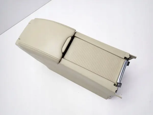OEM 30755596 30755732 Volvo S60 II Accoudoir USB image 3