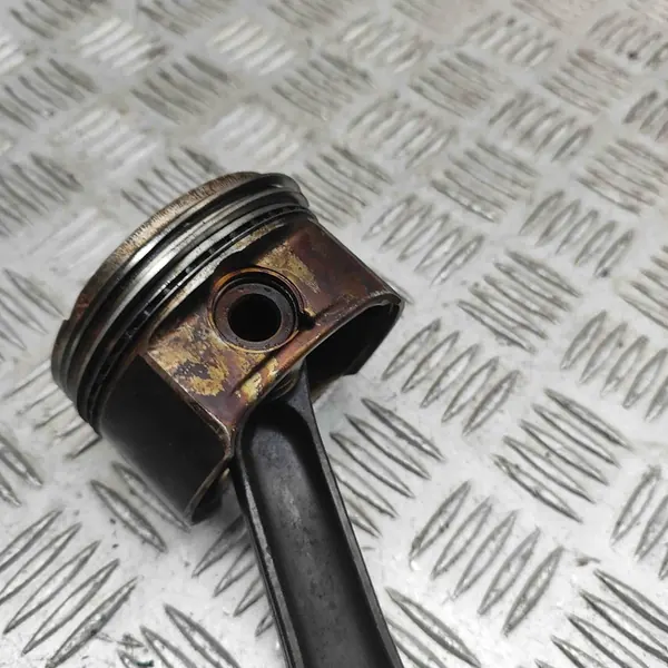 MERCEDES-BENZ CLK (C209) Kolv 1.8L A2710300024 image 2