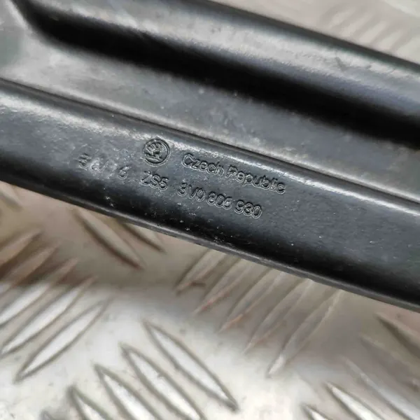 Support de phare avant droit Skoda Superb III 3V0806930 image 6