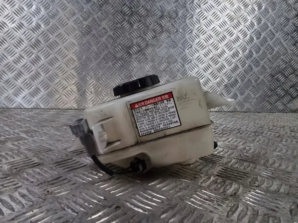 Toyota ESP12360 Jarrujäämäsäiliö - Käytetty image 4