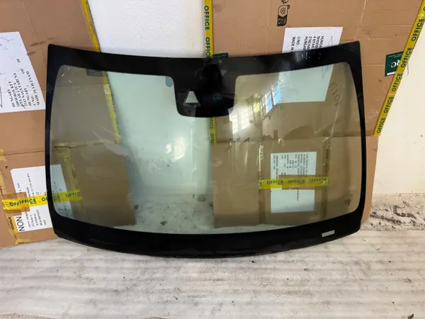Mercedes W205 Cabrio Frontscheibe OEM 000000000000000671 image 2