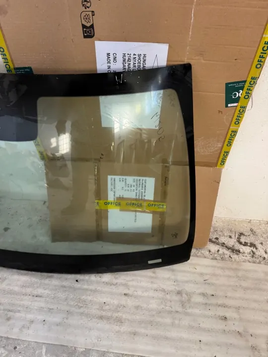 Mercedes W205 Cabrio Frontscheibe OEM 000000000000000671 image 3