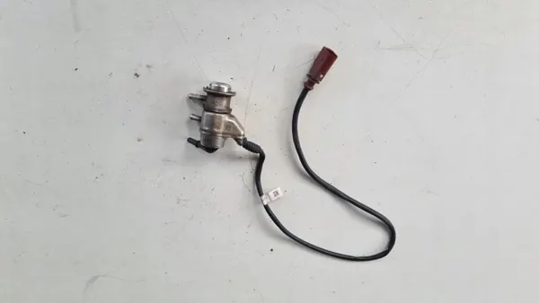 Inyector AdBlue OEM 04L131113J para Audi 2.0 TDI image 2