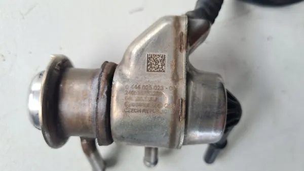 Inyector AdBlue OEM 04L131113J para Audi 2.0 TDI image 4