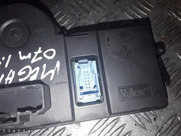 Renault Megane ilmastointiohjain OEM 69340060 image 3