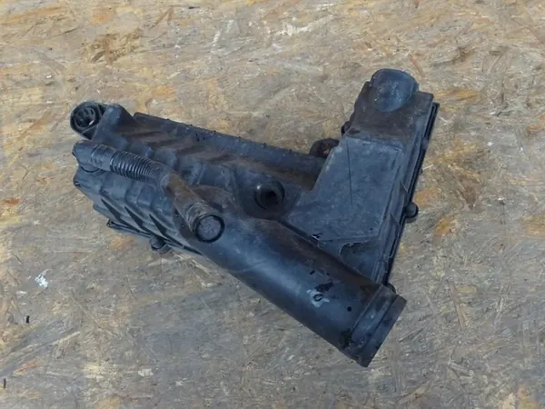 AUDI A3 8P GOLF V LEON II Ilmansuodattimen Kotelo 3C0129607AB image 3