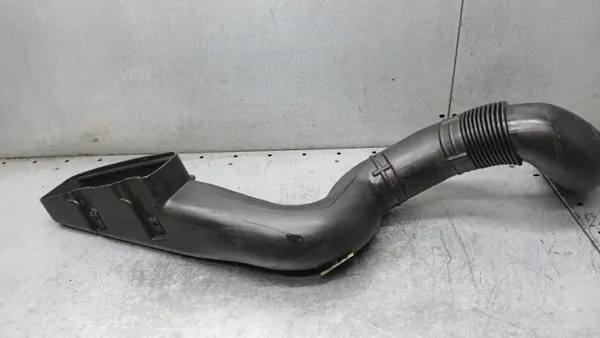 Audi A2 8Z Luftrör OEM 8Z0129617B Begagnad image 4