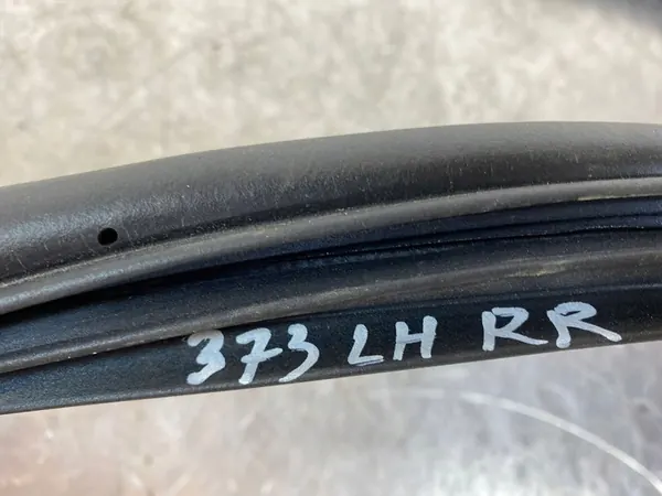 2023 KIA Sorento IV Rear Door Seal image 2