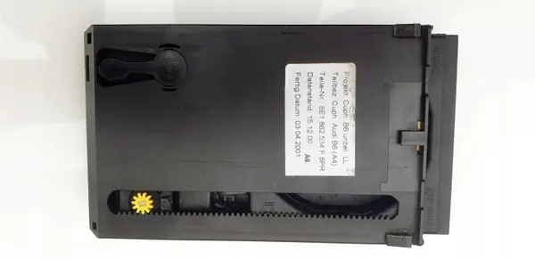 Audi A4 B6 Getränkehalter OEM 8E1862534 - Gebraucht defekt image 4