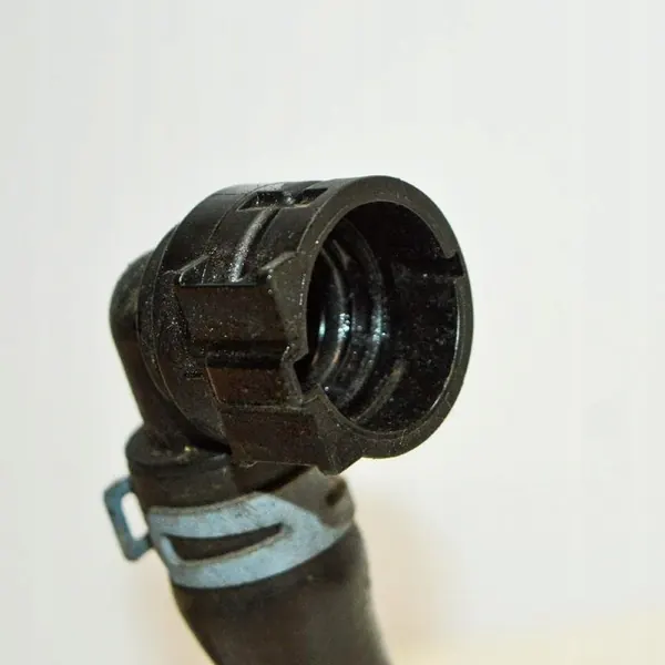 Jäähdytysputki VW TIGUAN 2.0L Diesel 2009 OEM 5Q0121087L image 3