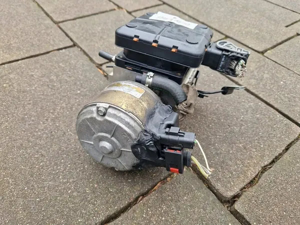 CITROEN C5 I Suspension Pump H2+ image 2