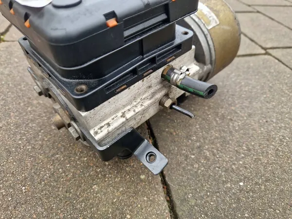 CITROEN C5 I Suspension Pump H2+ image 8