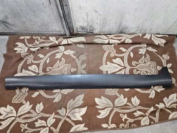 Moldagem de soleira esquerda Kia Stonic OEM 87753-H8400 image 3