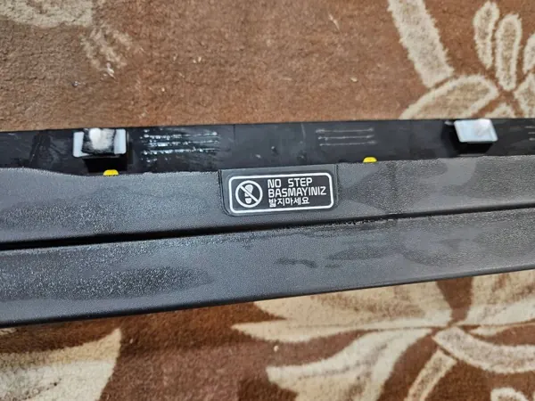 Moldagem de soleira esquerda Kia Stonic OEM 87753-H8400 image 4