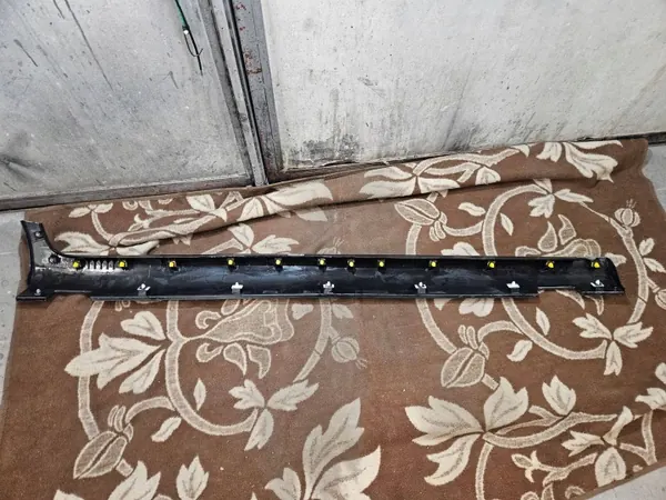 Moldagem de soleira esquerda Kia Stonic OEM 87753-H8400 image 5