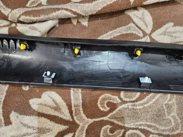 Moldagem de soleira esquerda Kia Stonic OEM 87753-H8400 image 6