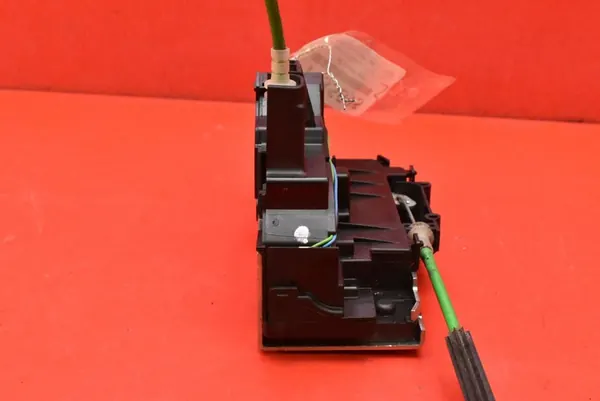 Framre Höger Dörrlås Lancia Musa 2007-2012 OEM 51823814 image 3