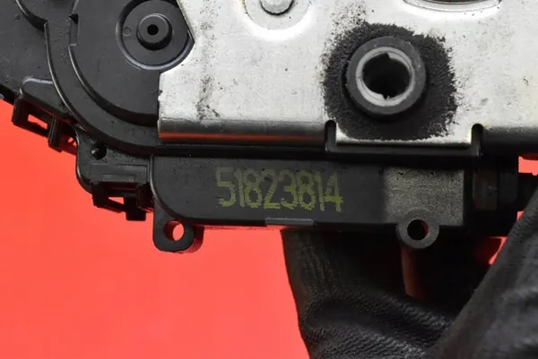 Framre Höger Dörrlås Lancia Musa 2007-2012 OEM 51823814 image 7