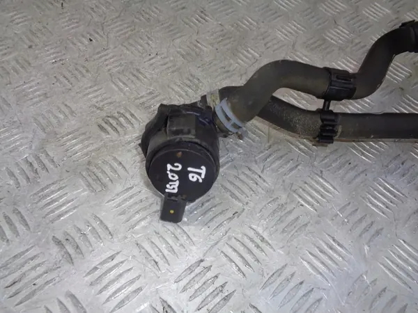 Vattencirkulationspump med slangar VW Transporter T6 2.0 TSI image 2