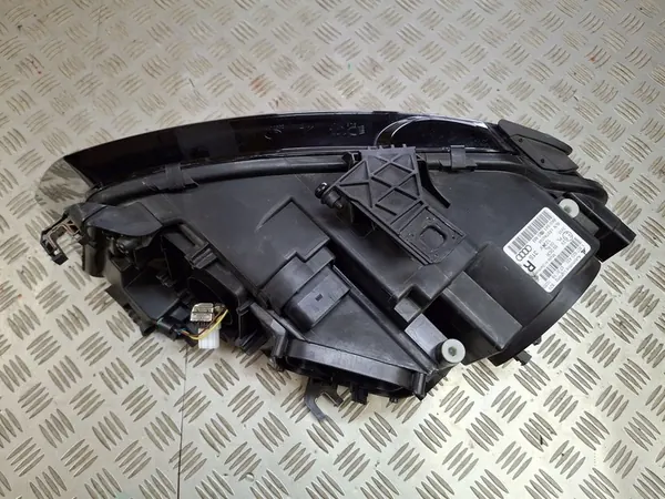 Reflector de faro xenón derecho Audi A4 B8 image 2