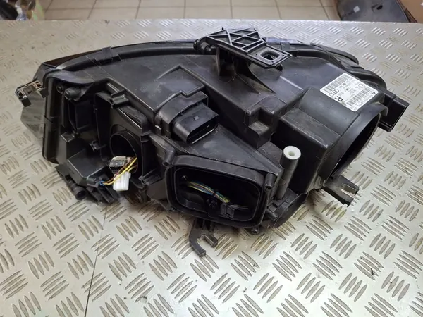 Reflector de faro xenón derecho Audi A4 B8 image 3