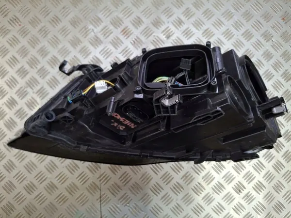 Reflector de faro xenón derecho Audi A4 B8 image 4