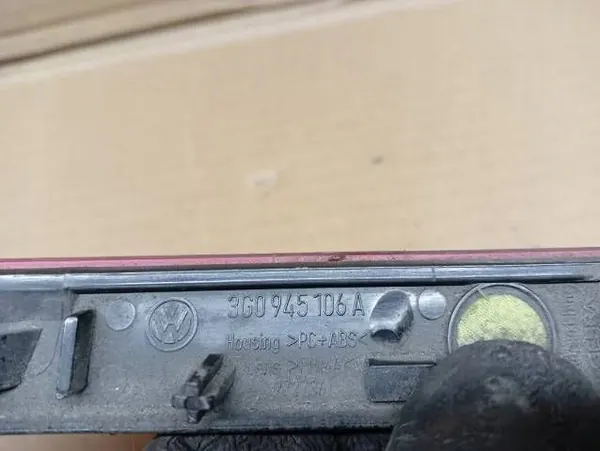 Refletor externo de para-choque Volkswagen Passat OE 3G0945106A image 4