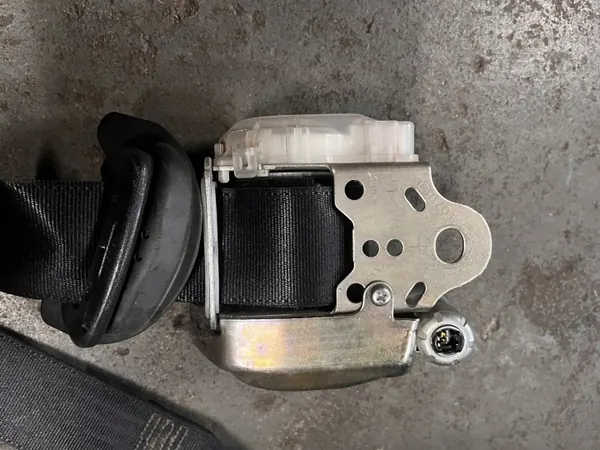 Turvavyö vasen etu OEM TOYOTA AYGO CITROEN C1 image 4