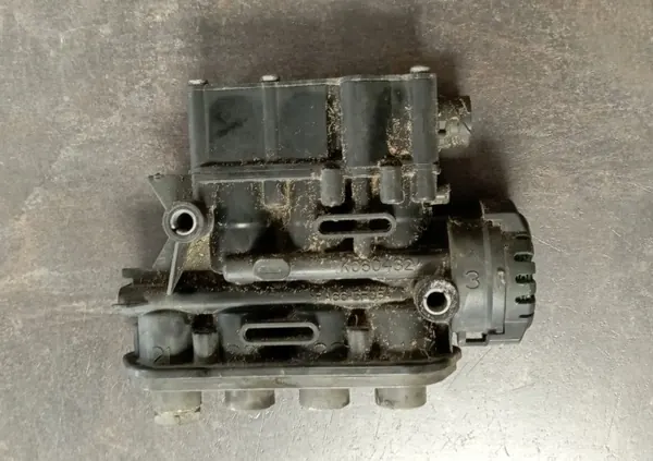Válvula ECAS Volvo Suspensão Ar OEM 21083660 image 2